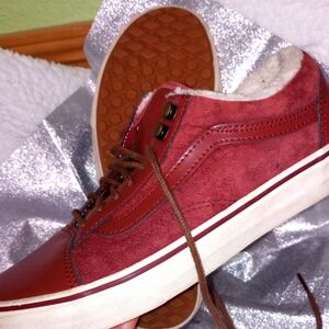 Vans UltraCush Unisex,8; Like New; No wear on soles at all! Beautiful Burgundy!